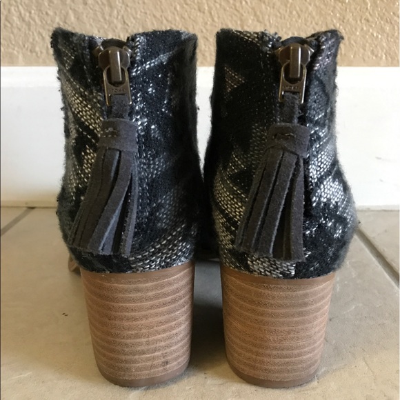TOMS Leila Grey Tribal Suede Wool Bootie, size 7 - Picture 3 of 5
